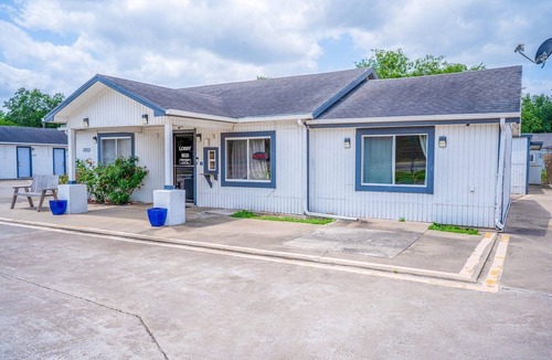 Falfurrias Apartment | King Bed|Smoking|Falfurrias TX