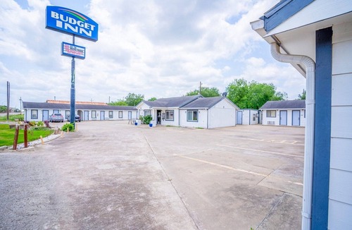 Falfurrias Apartment | King Bed|Smoking|Falfurrias TX