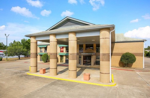 Texarkana Apartment | King Bed | Smoking|Texarkana