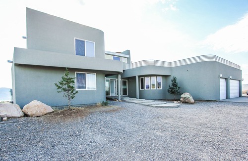 Garden House | King Of The Mountain, Panoramic View, allows UP TO 40 Guests Completely Seclude