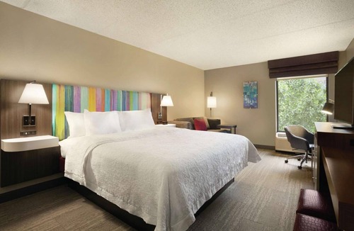 US 290 Hotel | King Room near Memorial City Mall - 5 Miles Away | Pets Allowed + Free Parking