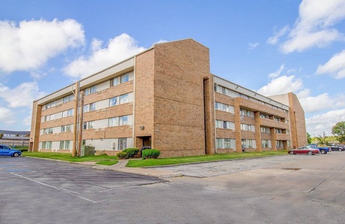 Tulsa Apartment | King Room| Non smoking