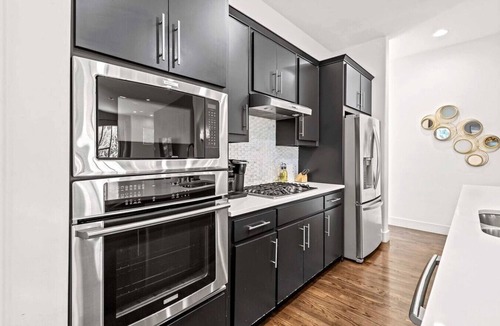 Old East Dallas Villa | King-Sized Comfort with Rooftop Skyline Views