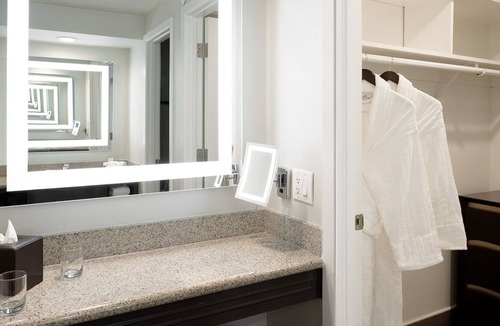 Tri-West House | King Suite + Balcony | Pool, Bar, Cabanas | Bikes