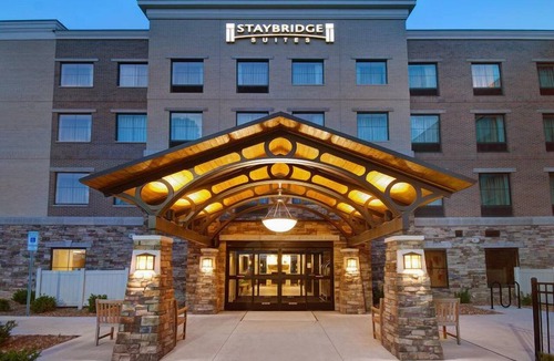Sterling Heights Condo | King Suite | Buffet Breakfast, Indoor Pool Access + 24h Business Center