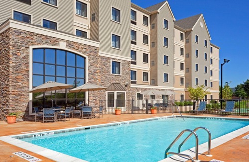 Concordville Condo | King Suite. Free Breakfast. Seasonal Outdoor Pool. Gym. Great for Business Travelers!