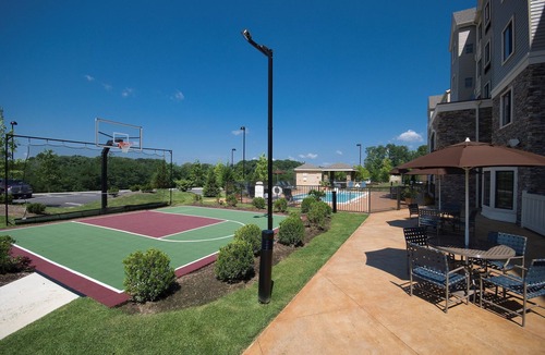 Concordville Condo | King Suite. Free Breakfast. Seasonal Outdoor Pool. Gym. Great for Business Travelers!