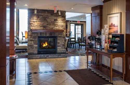 Harrisburg - Hershey Apartment | King Suite. Free Breakfast. Indoor Pool. Gym. Quick Drive to Hersheypark!