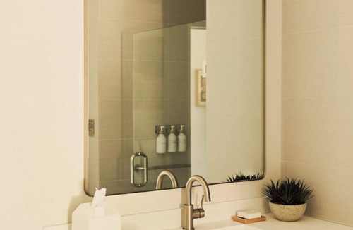 North Charleston Hotel | King Suite - Hotel Circulo - Prime Location