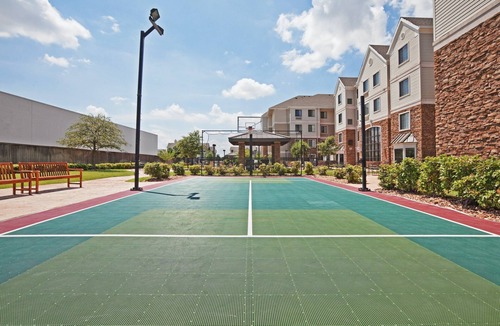 South Tulsa Apartment | King Suite in Tulsa | Free Breakfast + Fitness Center + Seasonal Outdoor Pool
