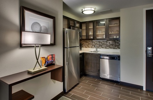 Rock Hill Apartment | King Suite Near Winthrop University! Free Breakfast Buffet. Indoor Pool