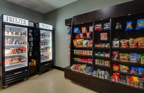 Rock Hill Apartment | King Suite Near Winthrop University! Free Breakfast Buffet. Indoor Pool
