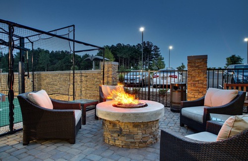 Rock Hill Apartment | King Suite Near Winthrop University! Free Breakfast Buffet. Indoor Pool