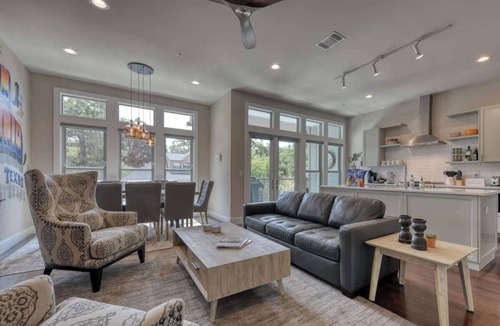 Southtown House | King William/Southtown Luxury Group Rental
