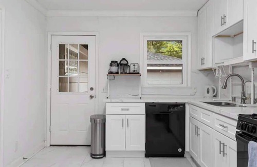 Braeswood Place House | KingBeds Sleeps 10+Mins to NRG Stadium