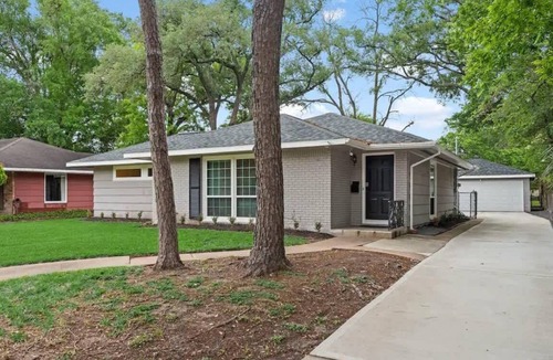 Braeswood Place House | KingBeds Sleeps 10+Mins to NRG Stadium
