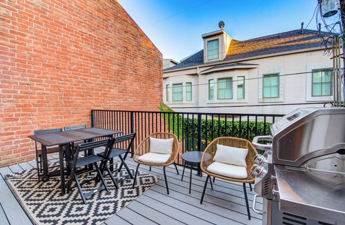 Greenway Plaza-Upper Kirby House | Kirby Poolhouse - Game Room - Garage - Elevator