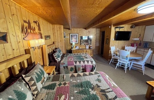 Melrose House | Kitchenette - Spacious Room with Full Kitchen - Melrose MT