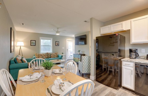 Sea Scape Apartment | Kitty Hawk Apartment w/Hot Tub - 1 Mi to Beach!