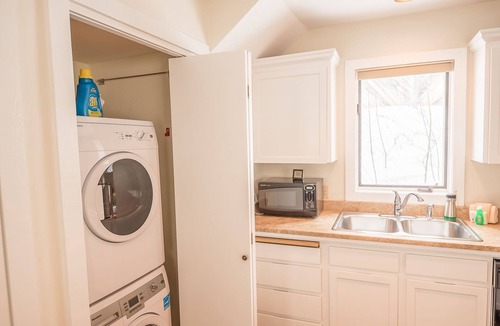 Ketchum House | Knob Hill Ridge Townhome 1 - Modern Decor Right in Downtown and Pet Friendly