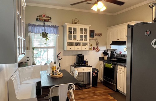 Troy House | KONGS KAVE inside UWHARRIE NATIONAL FOREST on LAKE TILLERY