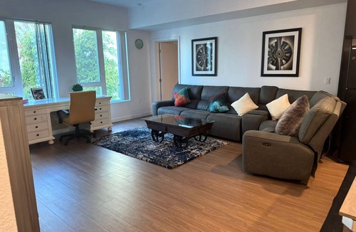 Little Tokyo House | LA Escape Cozy 2BR King in DTLA's Little Tokyo District