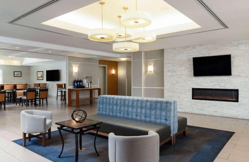 Greenacres Hotel | La Quinta by Wyndham Bakersfield North