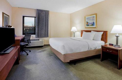 Southgate Hotel | La Quinta Inn by Wyndham Detroit Southgate