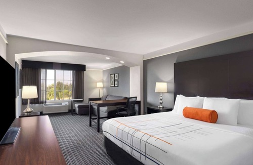 Stevenson Ranch Hotel | La Quinta Inn & Suites by Wyndham Santa Clarita - Valencia