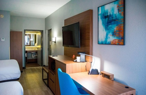 Cape Fear Hotel | La Quinta Inn & Suites by Wyndham Fayetteville I-95