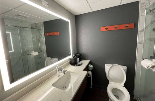 Cape Fear Hotel | La Quinta Inn & Suites by Wyndham Fayetteville I-95