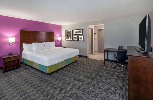 Brookhollow Hotel | La Quinta Inn & Suites by Wyndham Houston NW Brookhollow