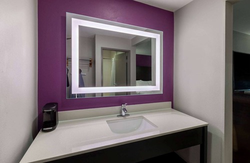Brookhollow Hotel | La Quinta Inn & Suites by Wyndham Houston NW Brookhollow