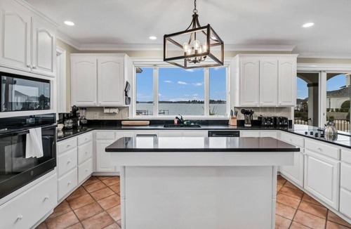Irmo House | La Ventana Luxe Lake Retreat - Sleeps 16+