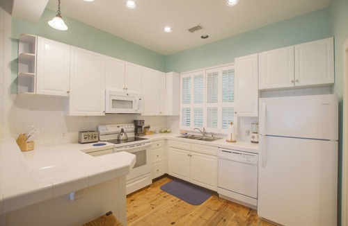 Charleston Cottage | Lagoon View w/shared pool Cottage - Min from Downtown!
