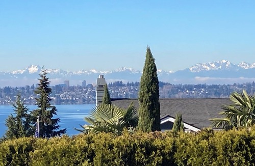 Central Houghton House | Lake and Mountain Views - 2 Bedroom, 3/4 Bath