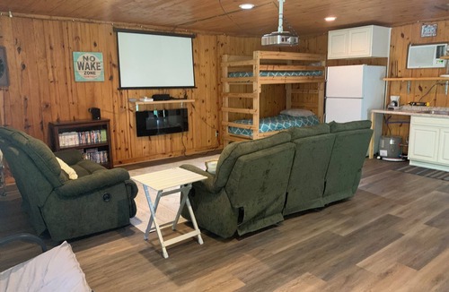 Jefferson House | Lake Cabin on North Shore of Lake O' the Pines