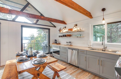 Worley Cabin | Lake Coeur d'Alene Cabin w/Boat Slip in Worley!