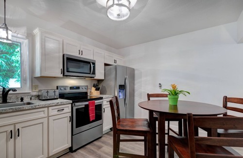 Mount Dora House | Lake Cottage with screen patio, fire pit and dock, close to downtown Mt Dora