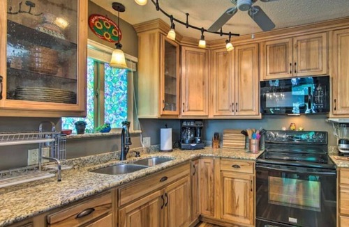 Berryville House | Lake Days Made Easy, Dock + Quick Boat Ramp Access