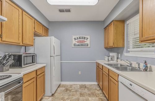 Yantis House | Lake Fork Waterfront Guest House W/Pool and Dock