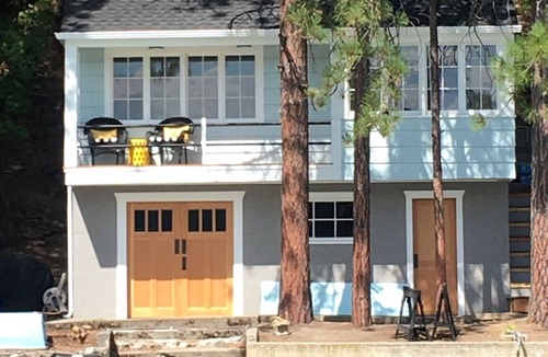 Newman Lake House | Lake Front Beach Cottage
