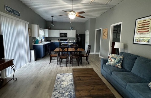 Se Ree House | Lake Front charming 2-bedroom house, at Rough River Lake.