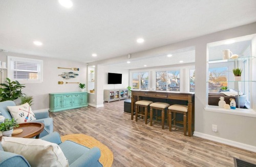 Portage Lakes Apartment | Lake Front|Kayaks|Huge Game Room|Sleeps 8