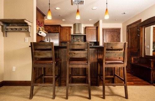 McCall Condo | Lake Getaway! Elegant 2-Bedroom Condo in Downtown McCall