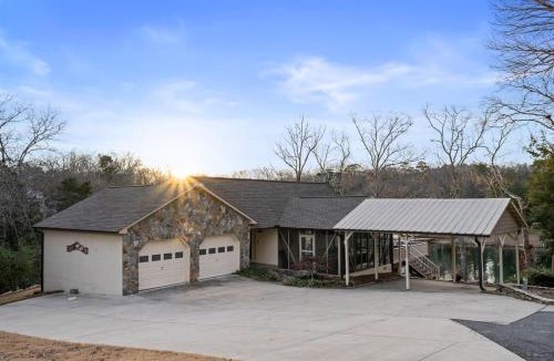 Rock Hill House | Lake House, Fire Table, Hot Tub, Screened in Porch