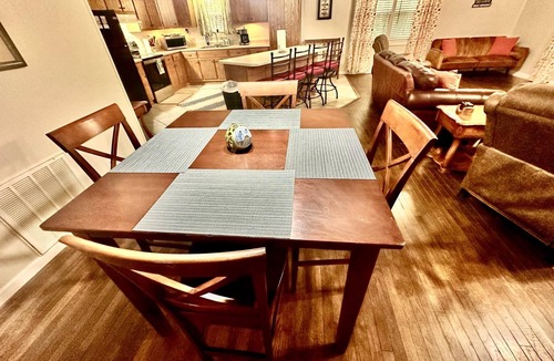 Russellville House | Lake House on Cedar Creek Lake - Hoot Hoot Holler Hideaway