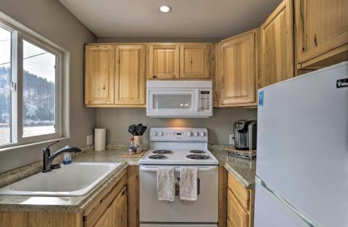 Loon Lake House | Lake Loon Hillside Cottage with Private Deck!