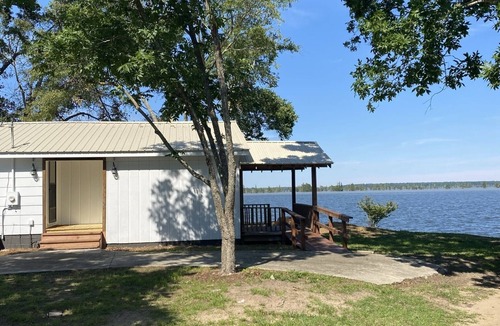 Calhoun County House | Lake Marion Lakehouse with 180° lake view