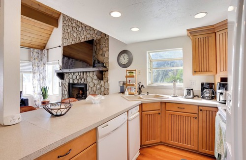 Crestline House | Lake & Mountain-View Home: Walk to Downtown!